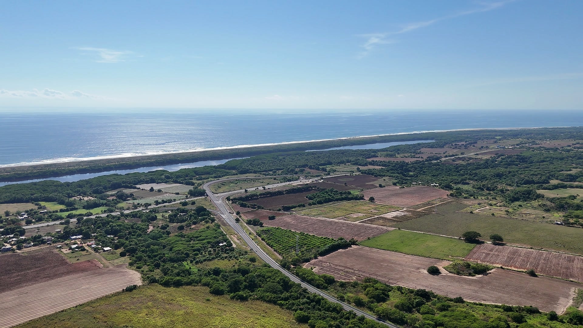 Bella Vista con el mar y la laguna al fondo