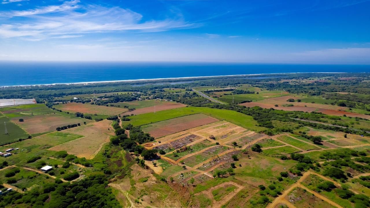 La franja de playa frente a Santa María Colotepec