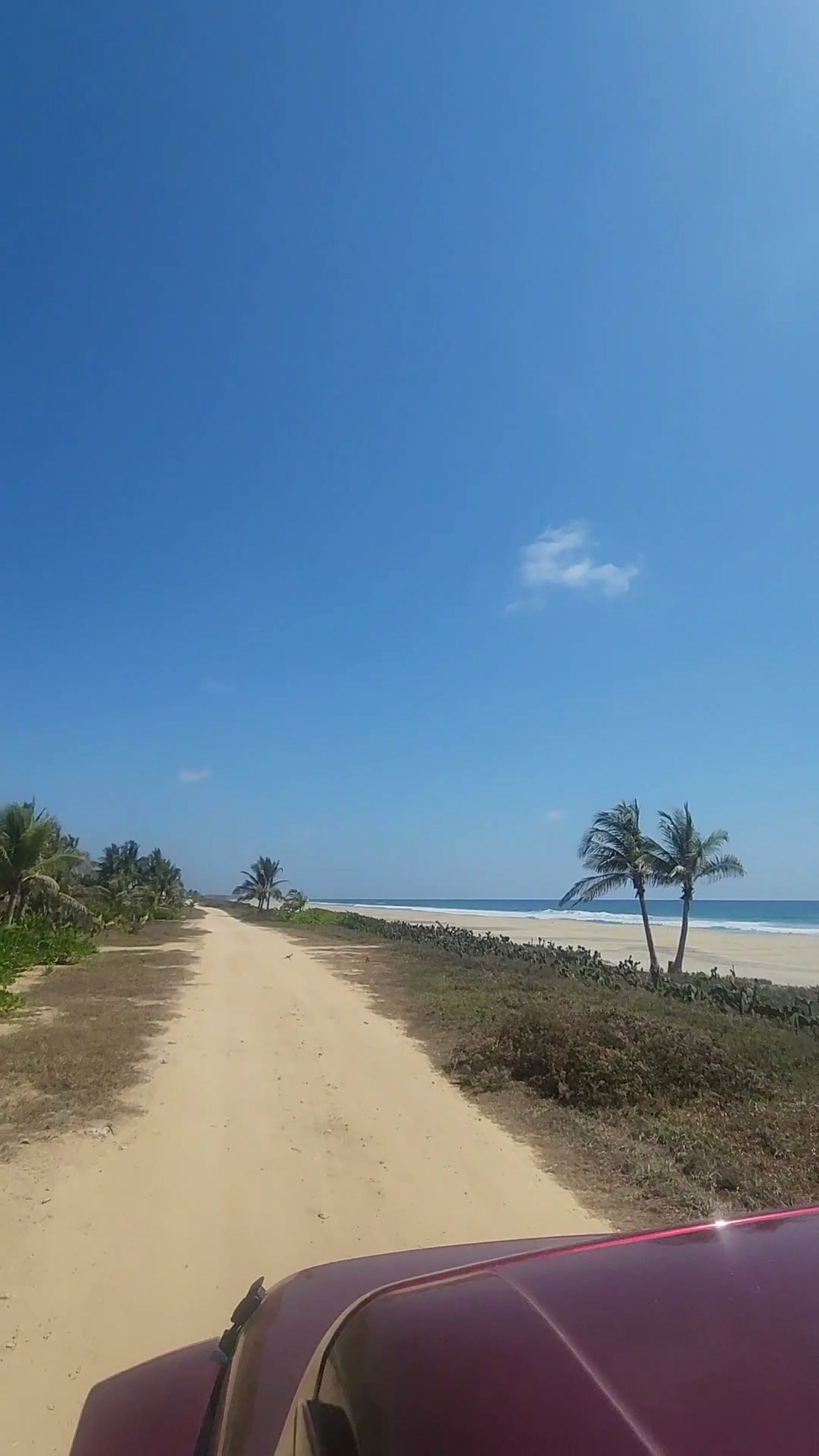 Salida del poblado hacia la playa
