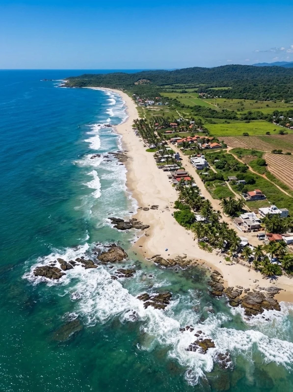 Agua Blanca: el poblado y la playa