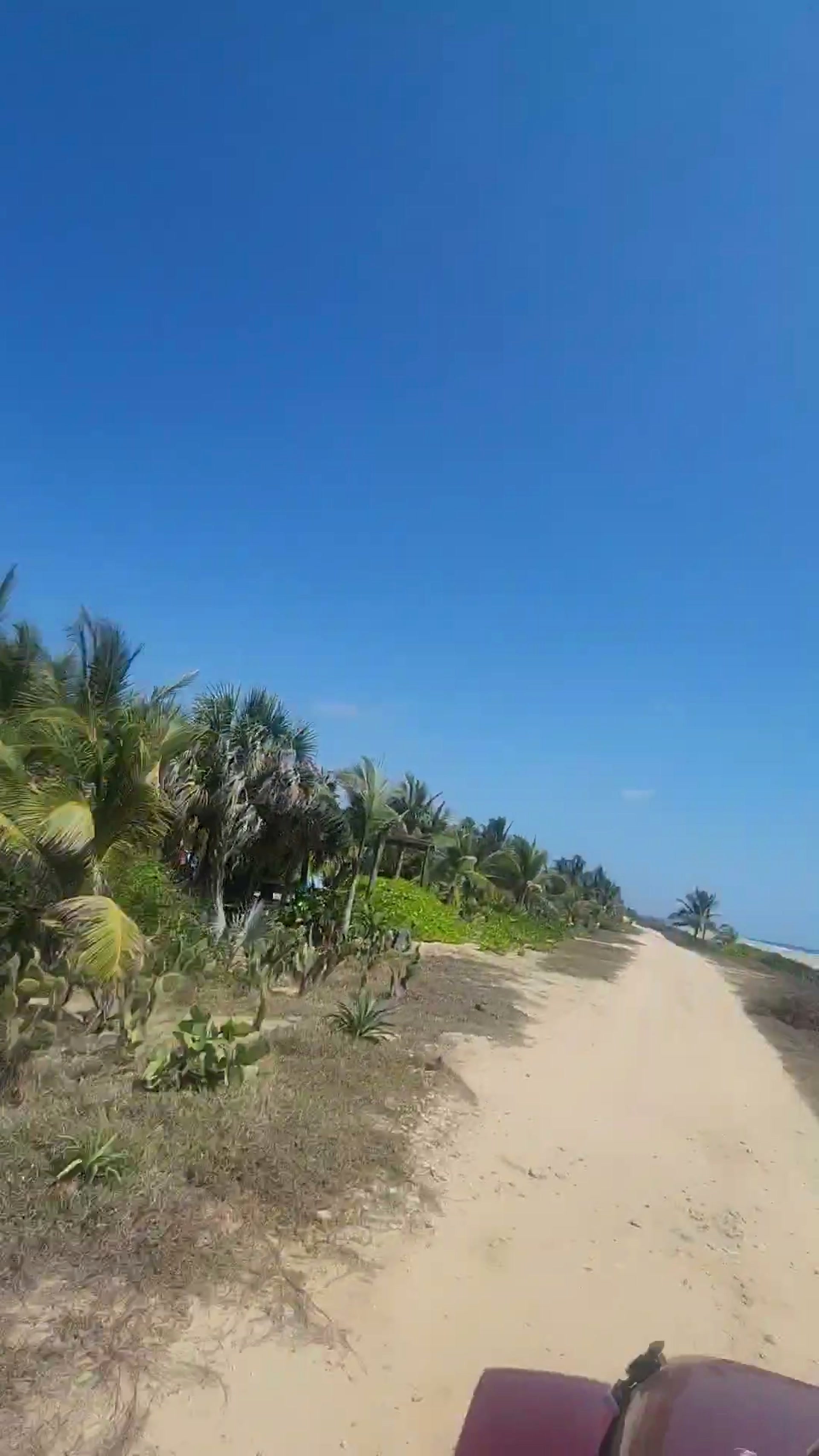 Acceso a la playa desde el poblado